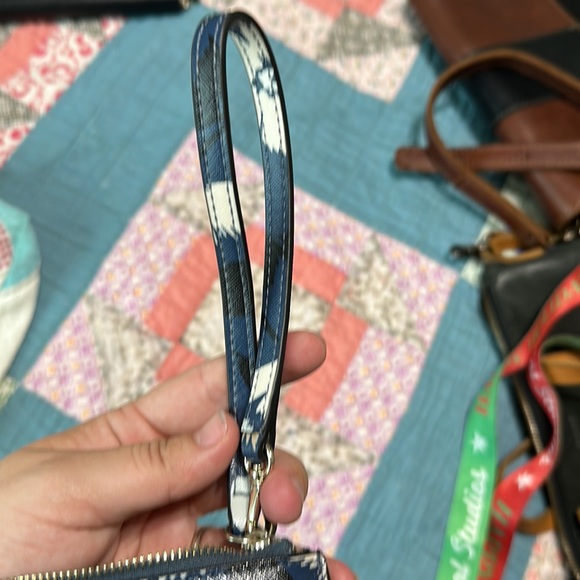 Kate Spade floral wristlet - Picture 6 of 6